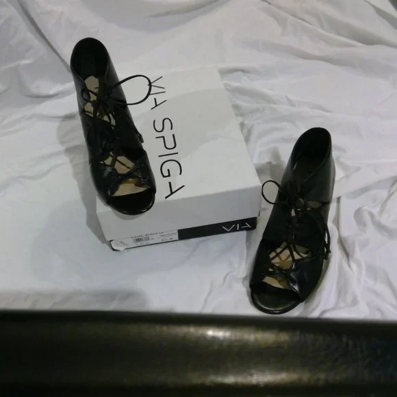 Via Spiga Heels - 6.5 - Picture 5 of 11